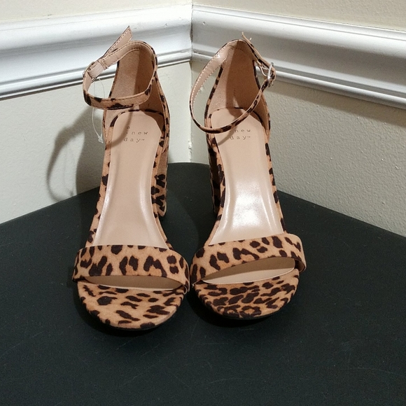 Shoes - 🎈Stylish Leopard Ankle Heels, NWT, Sz 8